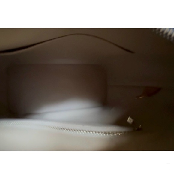 SOLD!! Louis Vuitton LV Vernis Houston Tote in Amarante Patent Leather - Picture 9 of 17